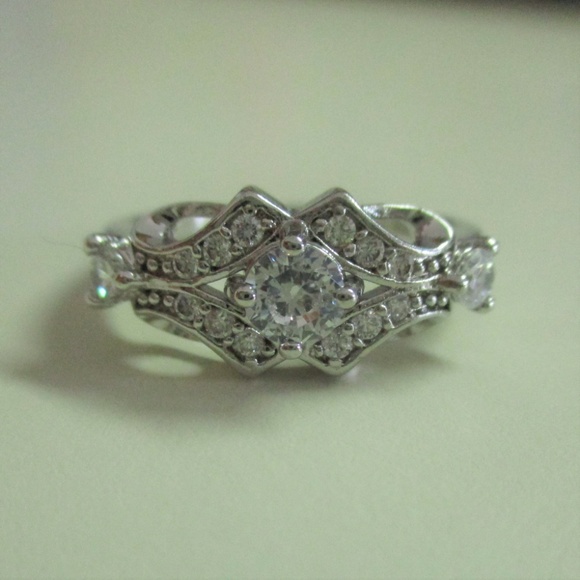 White Sapphire Ring - Picture 4 of 8
